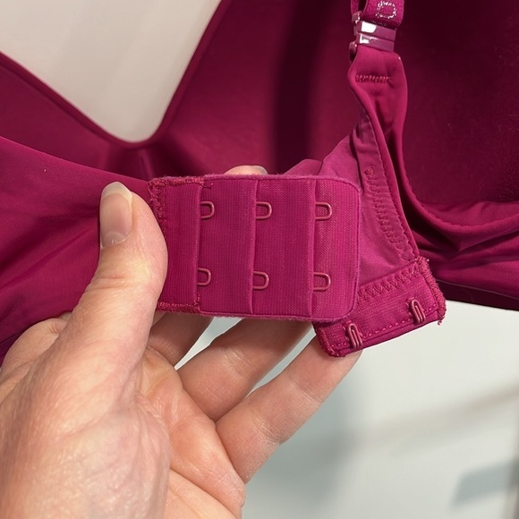 Victoria’s Secret Magenta Branded Strap Wireless Lightly Padded Bra size 38C - Picture 7 of 10